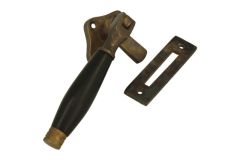 Loquet de fenêtre à battants laiton patiné bakélite (1926)