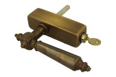 Draaikiep greep met slot (1890) messing verouderd